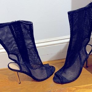 Black Mesh , Peek a Toe, Gold Heel